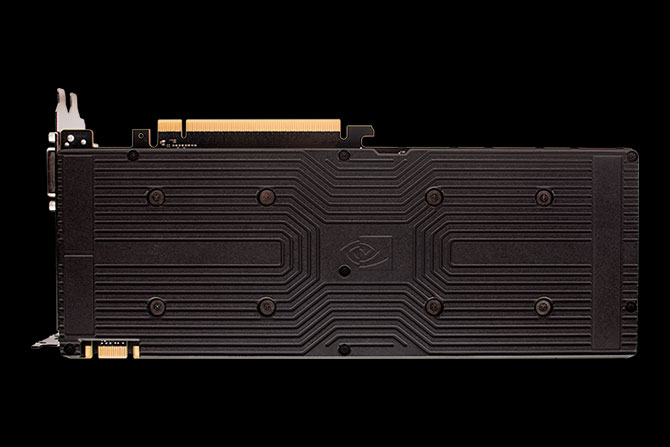 GeForce GTX TITAN Z グラフィックカードの背面図